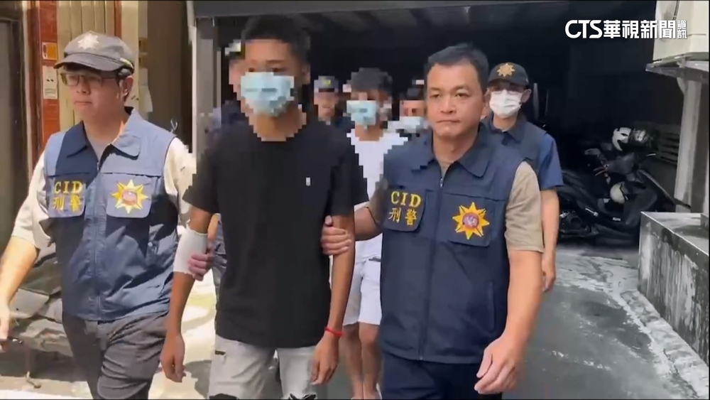 宜蘭8惡煞為雞塊起衝突　持利器砍麵店老闆