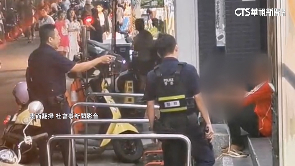 一中商圈醉男揮雙刀嚇壞民眾　警掏電擊槍制伏