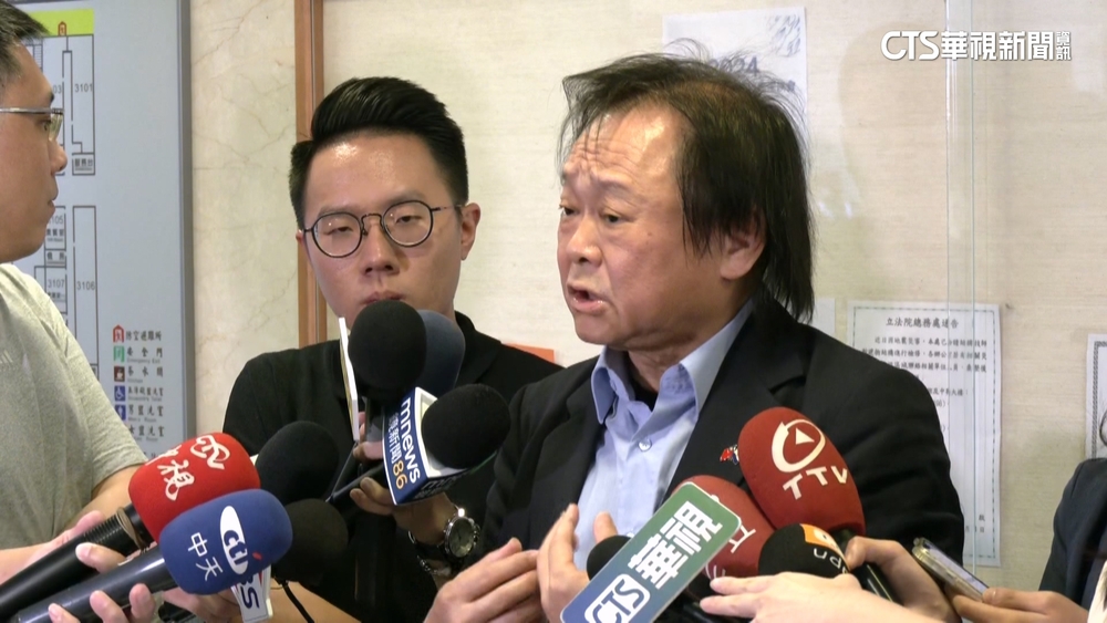 柯文哲嗆賭錯「吞曲棍球」　王世堅：來高空彈跳