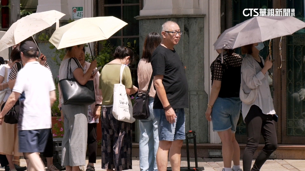 「美憬閣」停業出清特賣！　逾2百人自備購物袋搶排