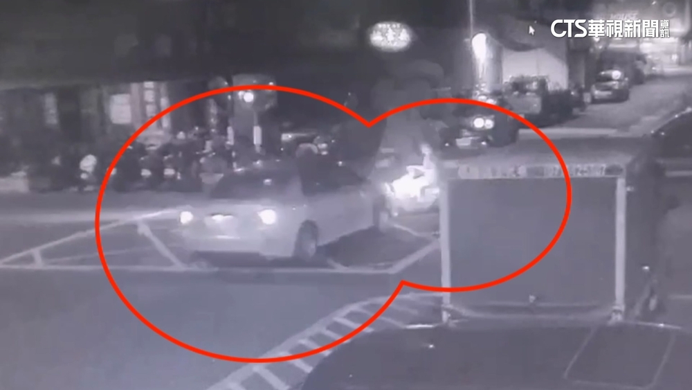 路口無號誌！汽機車相撞　騎士疑骨折送醫