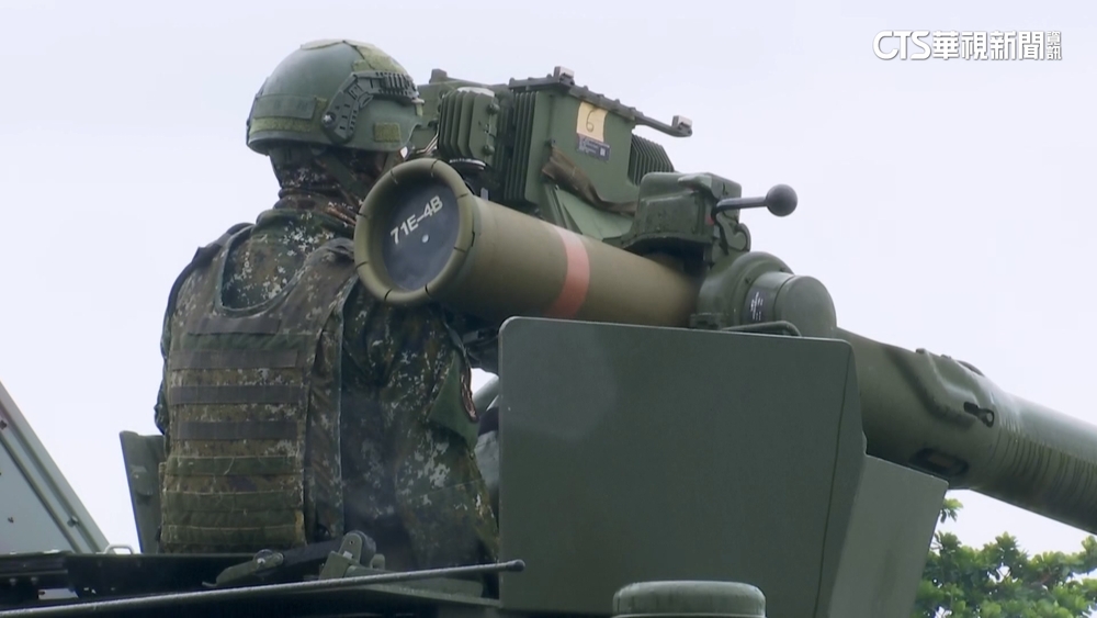 國軍天馬操演雨中登場　新拖式飛彈發射車亮相