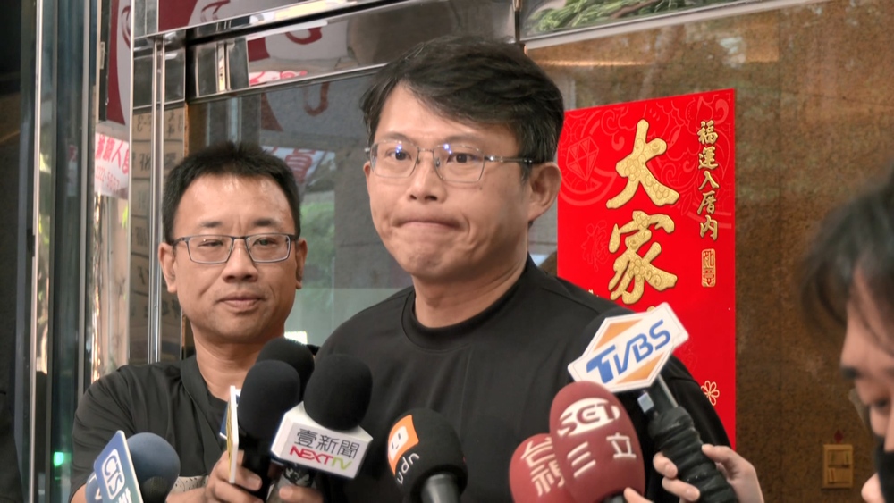 被問民眾黨爭議 黃國昌僅回「不知道、沒了解」　四叉貓酸：有夠溫柔的啦