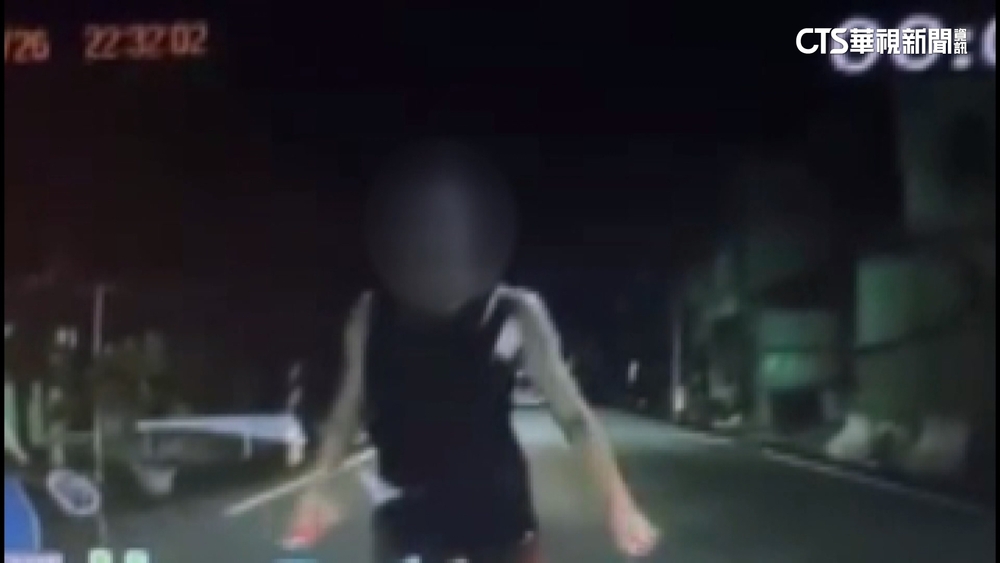 疑不滿汽車噪音　男持瓦斯噴槍攔車嚇用路人