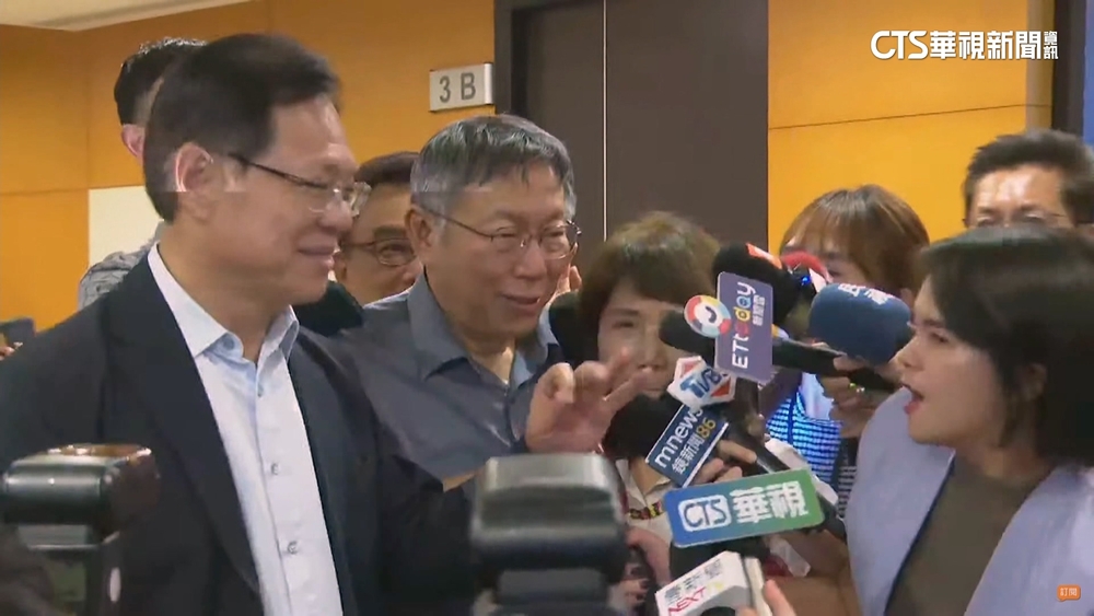 帳目疑雲暫別黨主席？　柯文哲幹部會議快閃避談