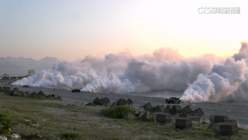 國軍反登陸演練放濃煙　欺敵干擾敵軍雷達