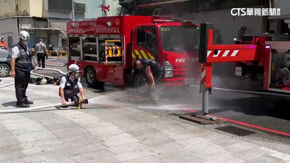 火噬透天厝！高雄3勇消火場熱燙傷.身體不適就醫