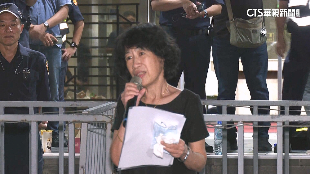 陳佩琪現身北檢泛淚！　指「不明財產不是事實」