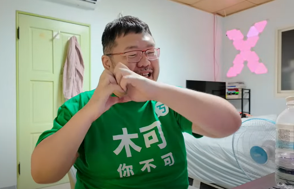 網好奇「四叉貓一個月可以賺多少？」　本人親曝8月通告費20萬↑：感謝柯文哲