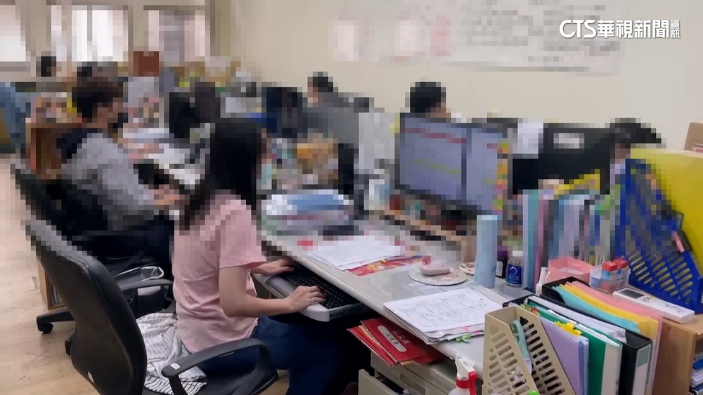 童吃飯慢逼吞辣椒.打手背　成長營：督促團體生活