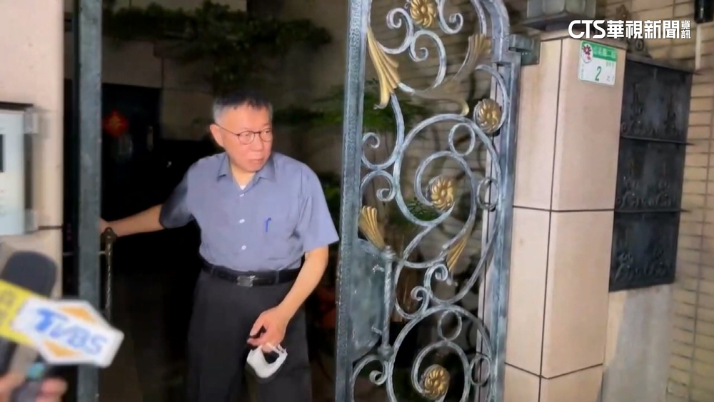 面臨檢方抗告挑戰！　柯文哲晚間輕裝出門「去工作」