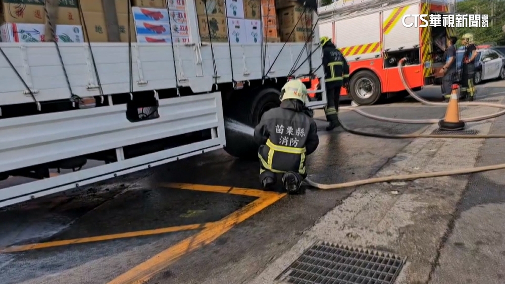 聯結車輪胎異音急下國道　停加油站檢查突起火