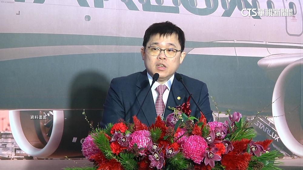 張國煒化身機長載客！　美國學開飛機父助展長才