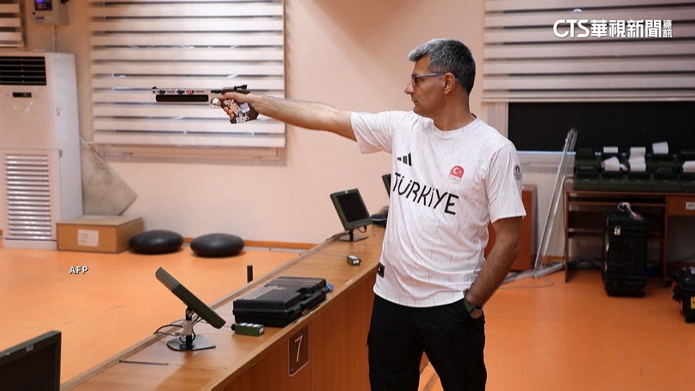 奧運暴紅土國大叔　「手插口袋」招牌姿勢註冊商標