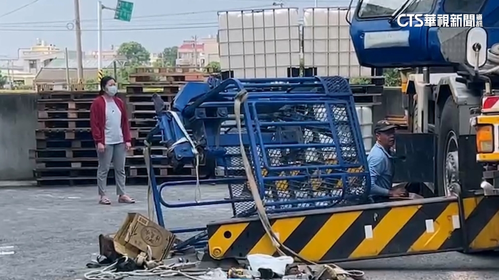 雲林飼料廠吊籃8米急墜　3死1重傷　廠商：負載超重