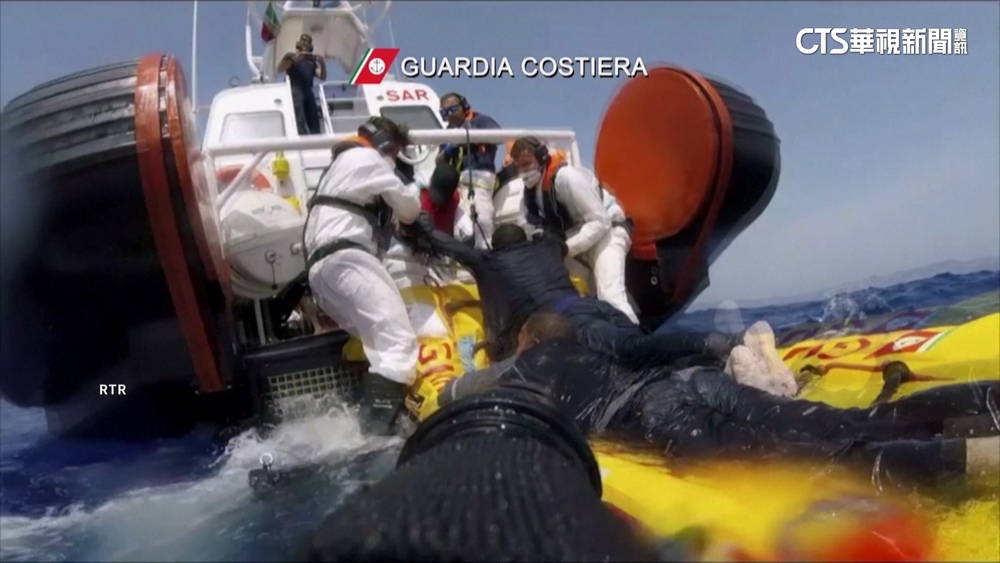 義海防隊地中海救難　搶救載浮載沉難民船