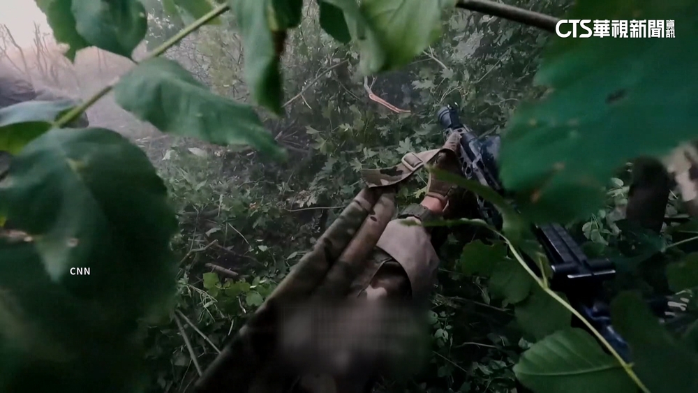 槍林彈雨中挺進！　烏軍哈爾科夫奪俄軍多陣地