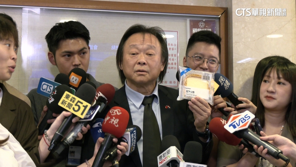 王世堅賭贏了！探監柯要送「雞鴨」便當+「起酥」蛋糕