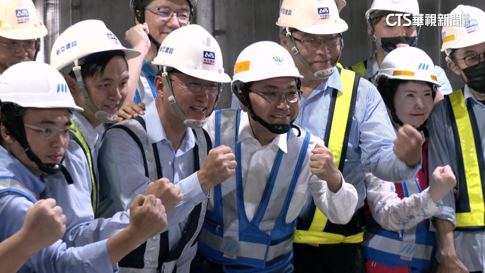 捷運「萬大中和線」完成75.5%　侯友宜視察謝施工團隊