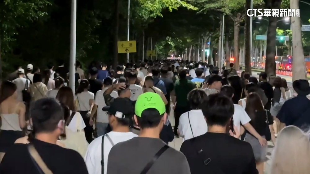 火星人.Energy.角頭高雄撞場　高捷輕軌湧30萬人次