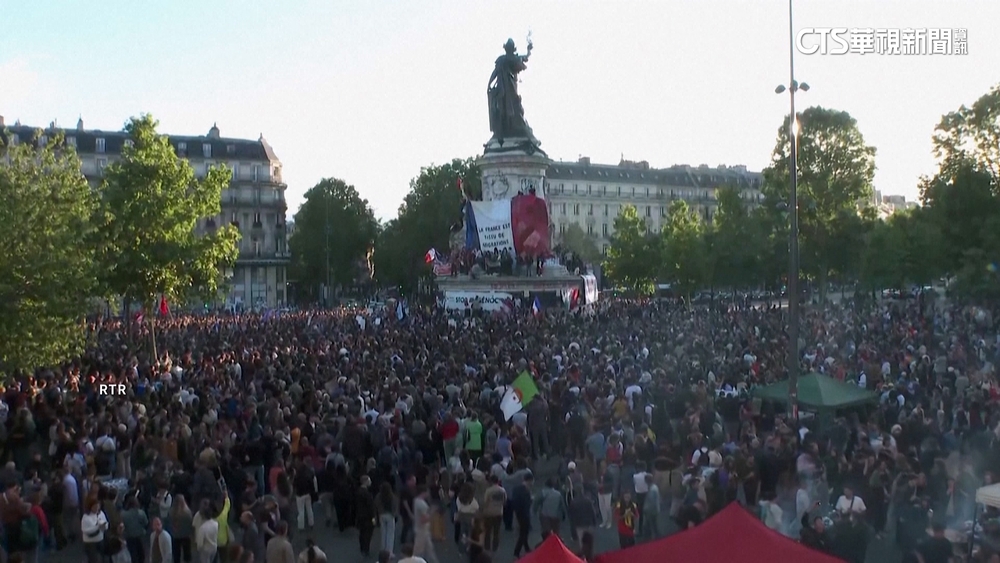 法11萬人抗議總統「開民主倒車」　誓讓新政府下台