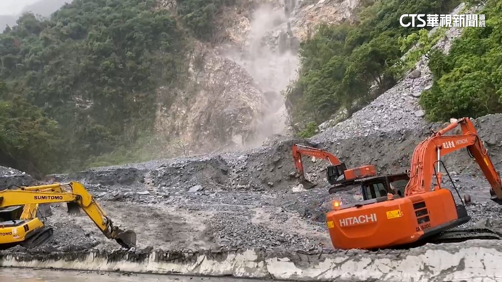 地震.連日雨邊坡土石傾瀉　台9線崇德段雙向受阻