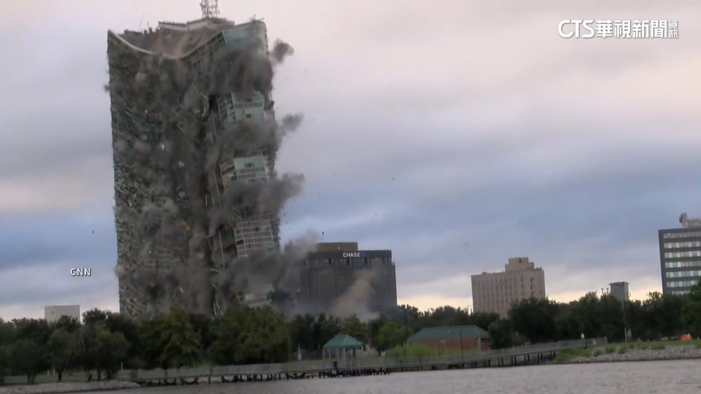 美國路州22層樓建築拆除　10餘秒爆破瞬間夷平
