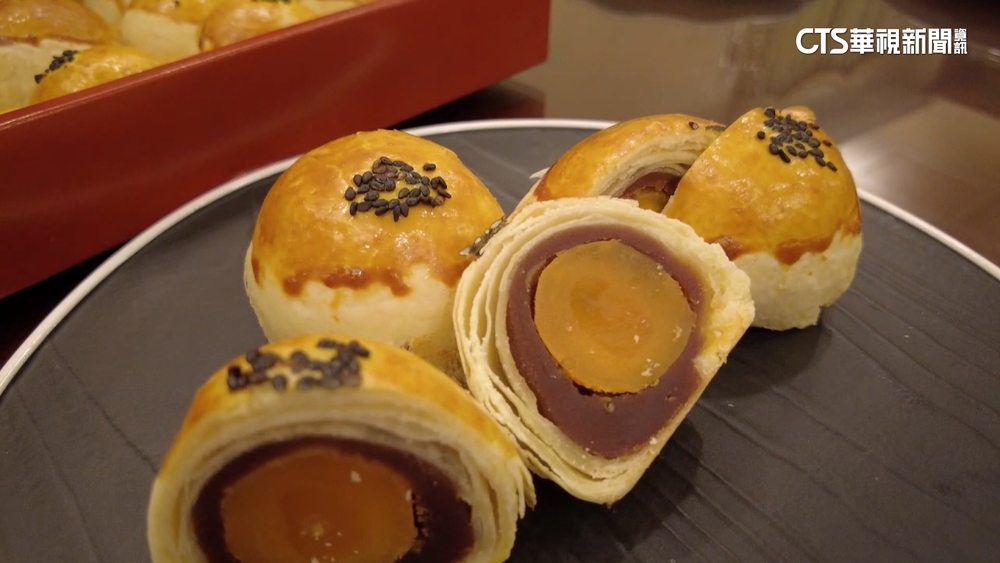 嘉義老店日做4千顆蛋黃酥不夠賣　高雄業者限購令