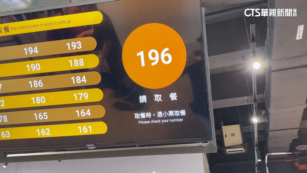 憑「小票」取餐？手搖飲螢幕中國用語　顧客嗆拒買