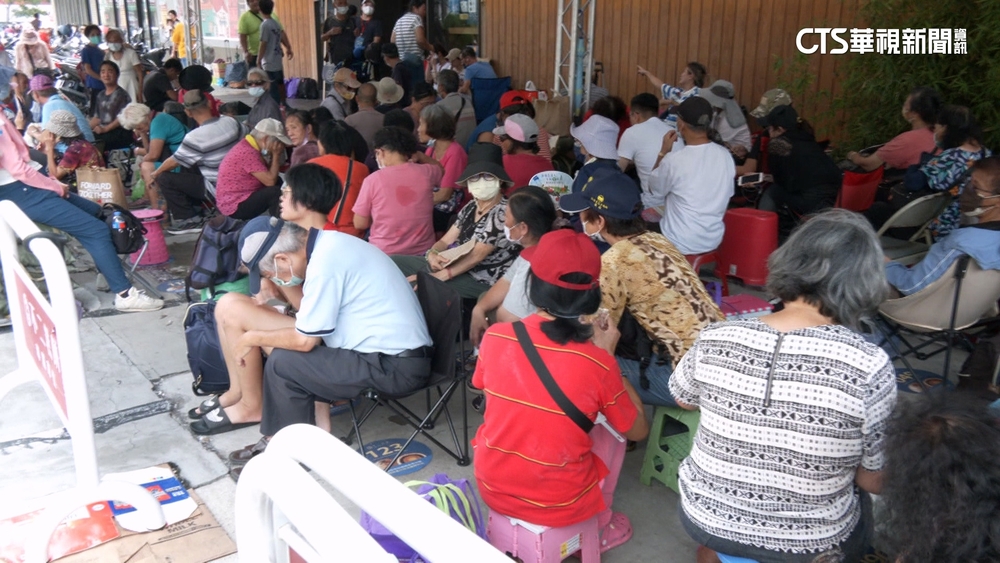 台中知名蛋黃酥太夯！民眾高價轉手「1盒貴400元」