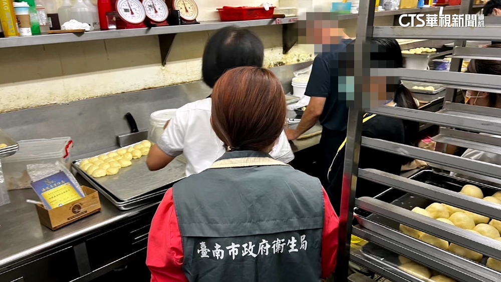 台南知名麵包店爆3原料過期　衛生局罰6萬.追流向
