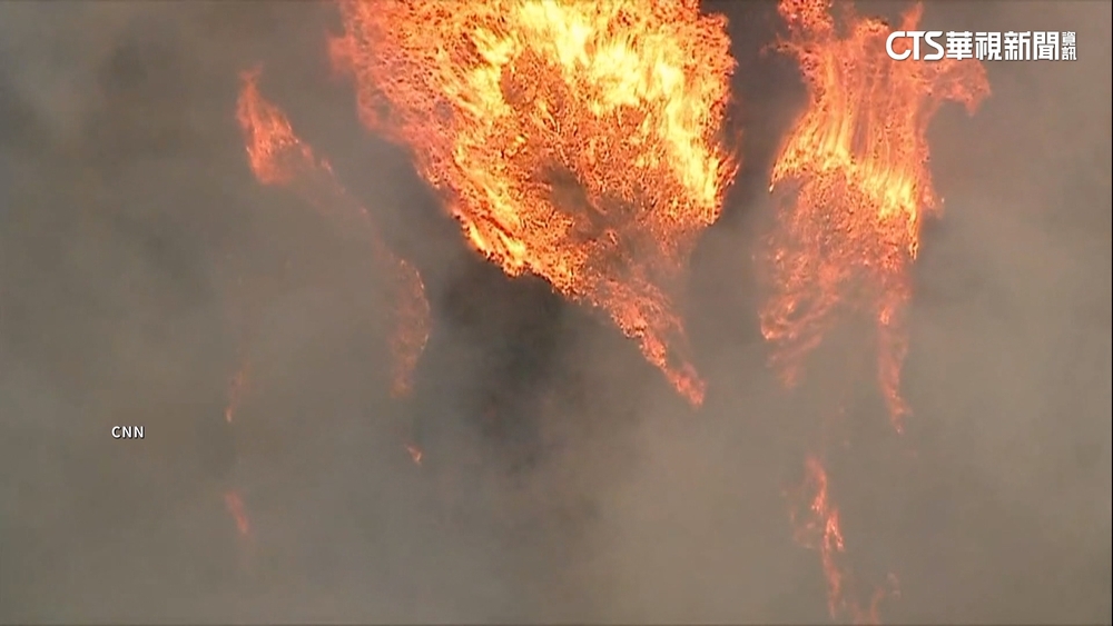 美國西部野火燒！　1.7萬人撤離.加州宣布緊急狀態