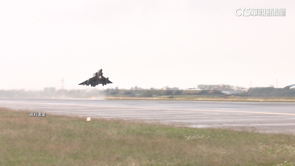 夜訓前傳鳥擊？　空軍：機體有羽毛.發動機無異狀