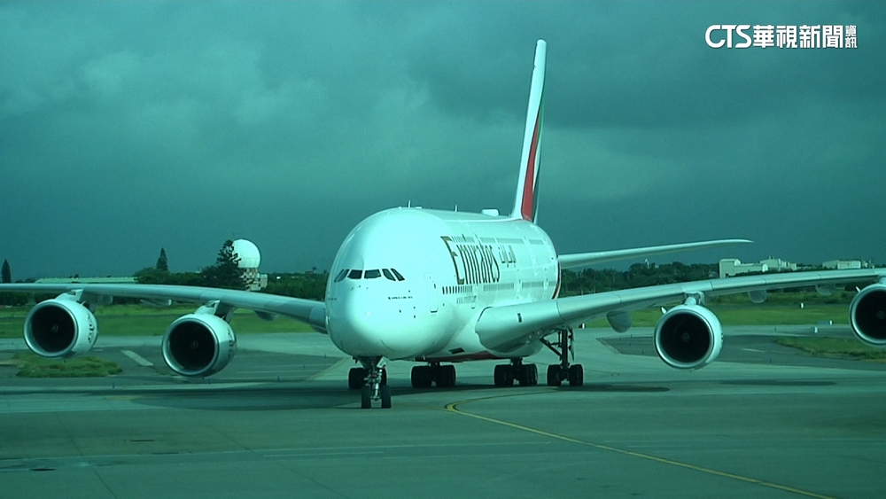 台航空「過路費」擬漲至1萬3500元　估年收可達30億