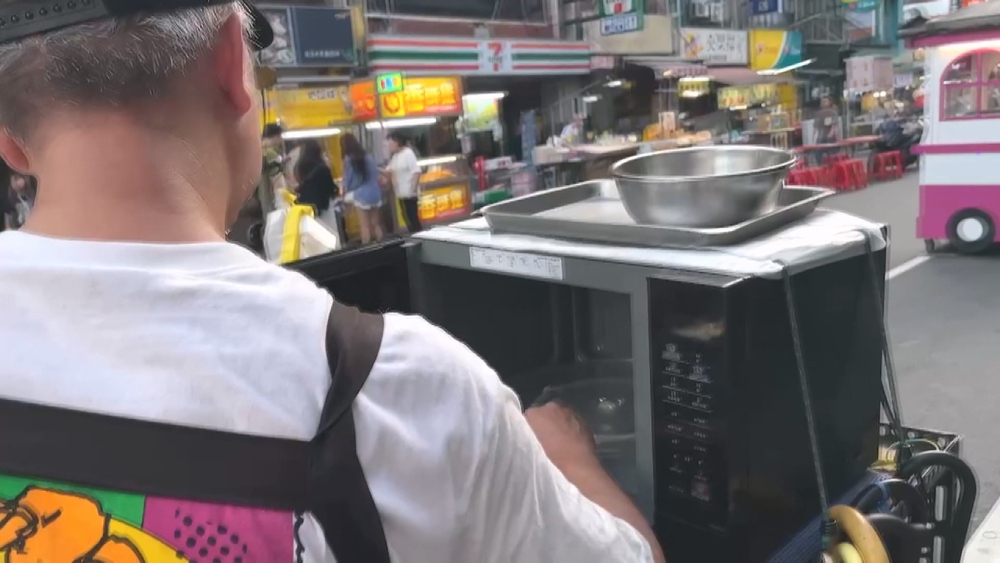 六合夜市碳烤攤「用微波烤」？　業者：是烤過再加熱