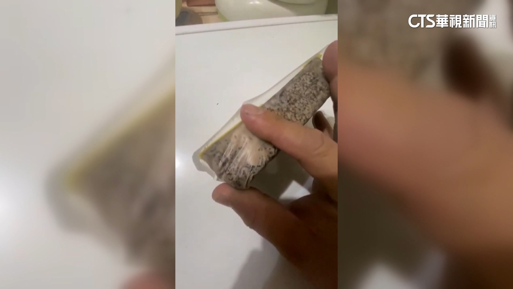 驚！冷藏豬血糕擠出粉色血水？　業者：正常現象