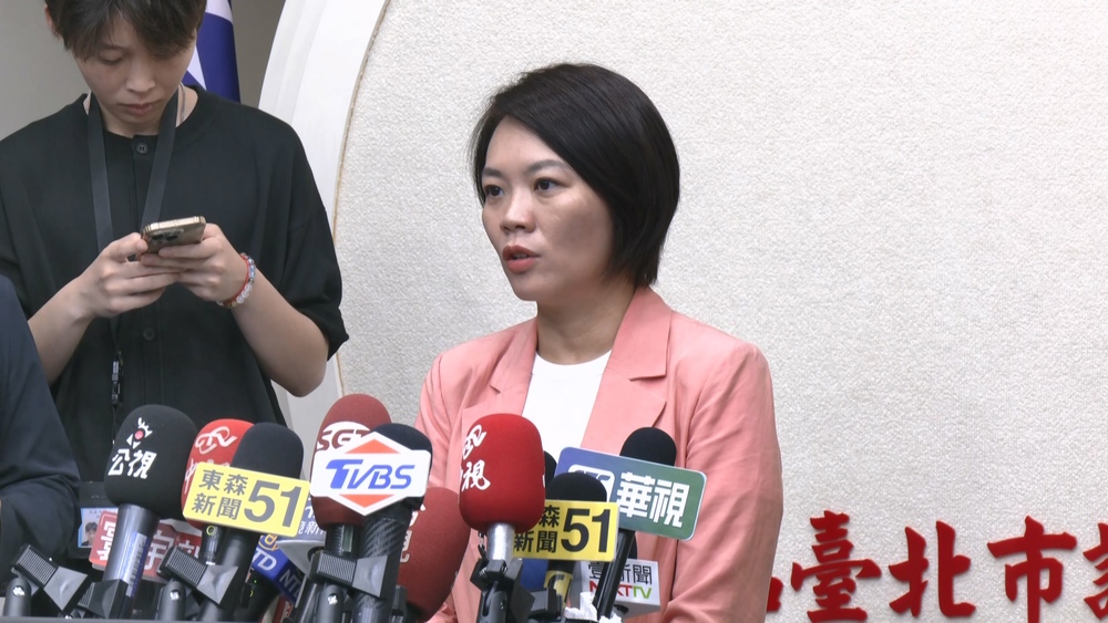 陳佩琪保險箱放百萬現金、金飾「未申報」　簡舒培酸：柯文哲不是號稱公開透明嗎？