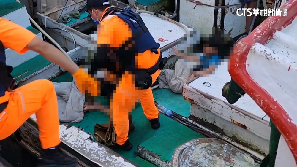 驚險直擊！花蓮新城海邊2童溺水　海上載浮載沉