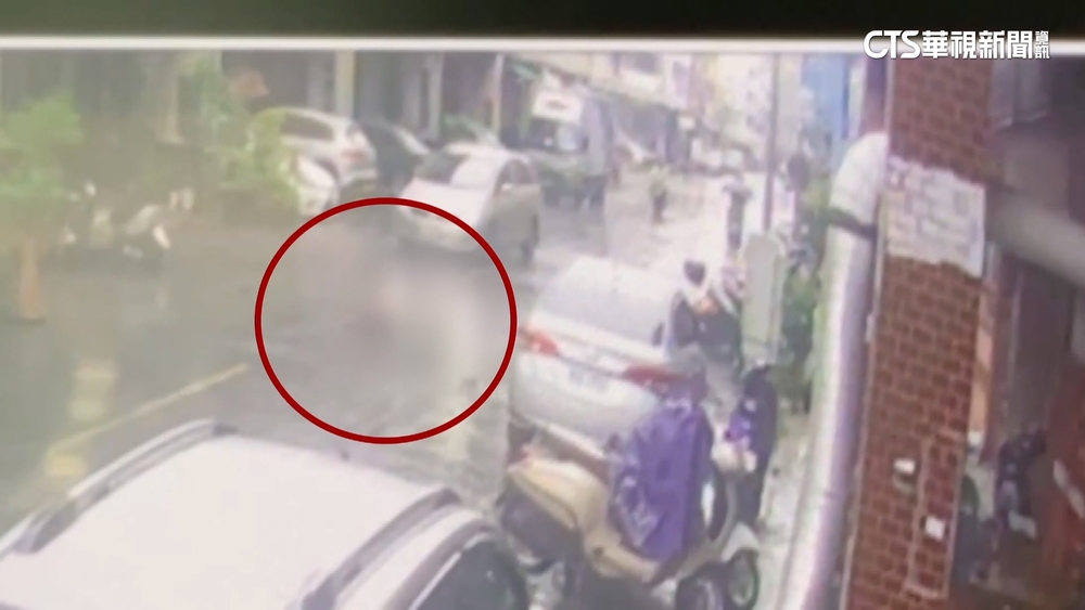 忘帶鑰匙欲爬回家　高雄男失足墜樓掉落車頂不治