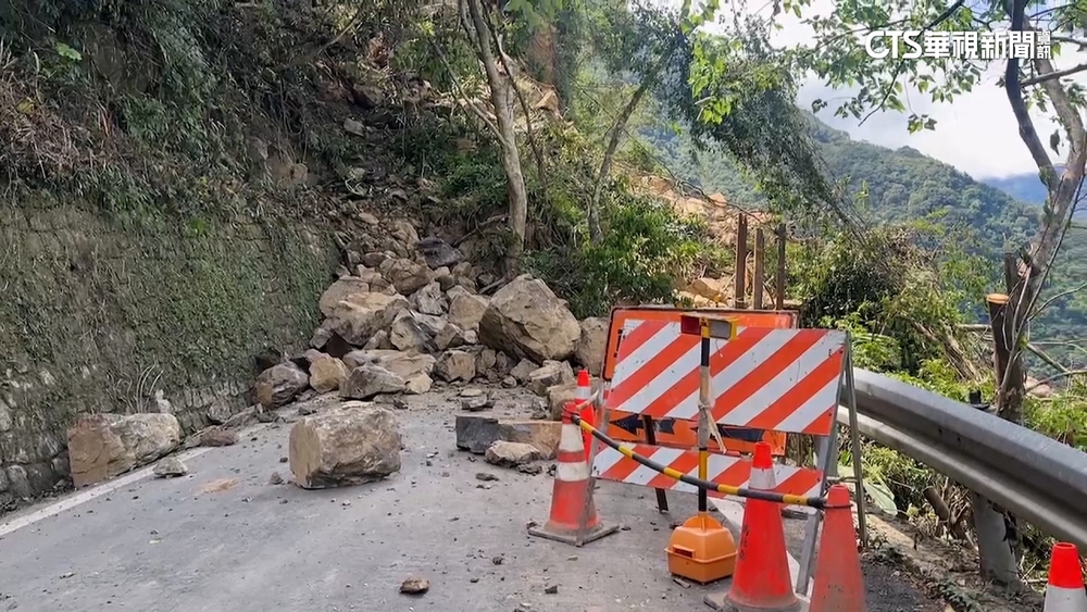 桃園復興「雪霧鬧」聯外道路坍　383人一度受困
