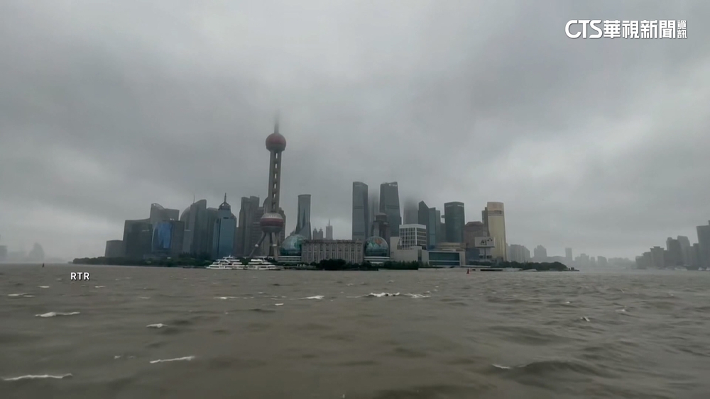 75年來最猛！颱風貝碧佳強風暴雨襲上海
