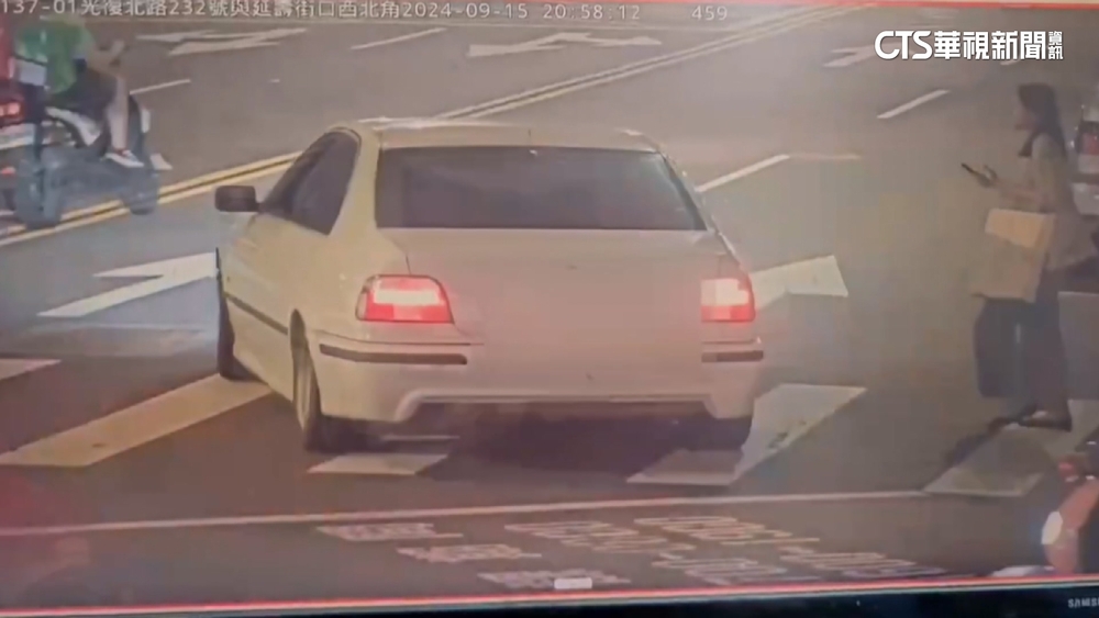 男不滿路口沒人遭警開單「未禮讓」　警：斑馬線有人