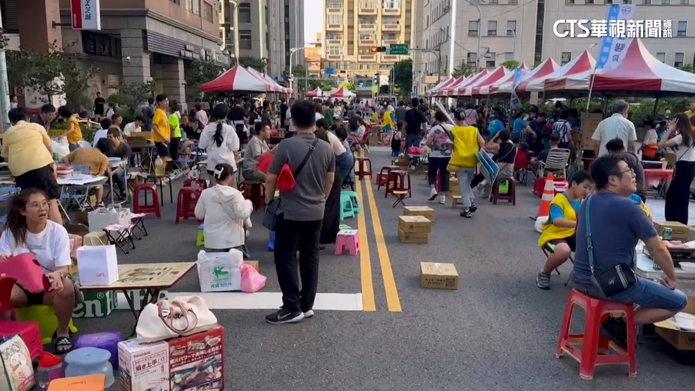 中壢「封街烤肉」5千人共襄盛舉　民眾喊讚齊賞月