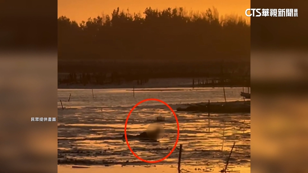 釣客陷泥沼爬行120公尺虛脫　長背板+鋁梯救人