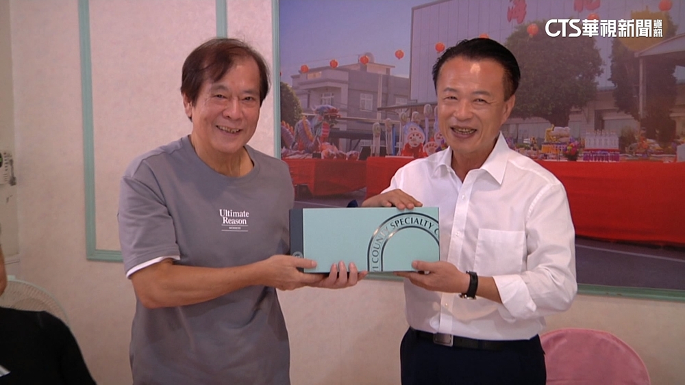 最新本土劇嘉義拍攝　翁章梁再度探班作東宴請