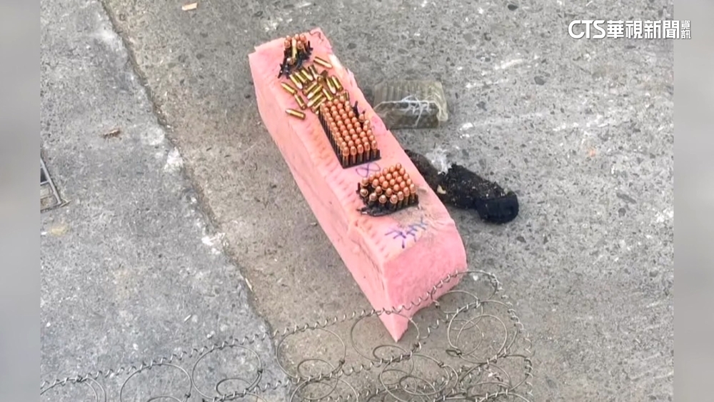 清潔隊拆舊沙發驚見百發子彈　警追查所有人