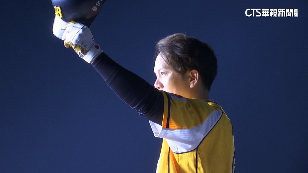 周思齊淚灑引退日　田中將大驚喜跨海致敬