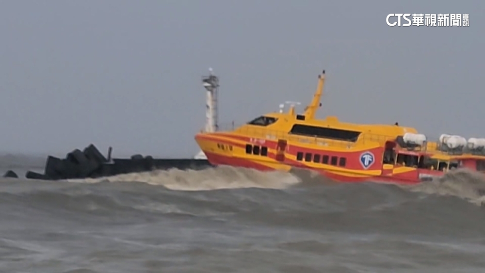 東琉線船長與海搏命畫面曝　旅客頻慘叫嘔吐