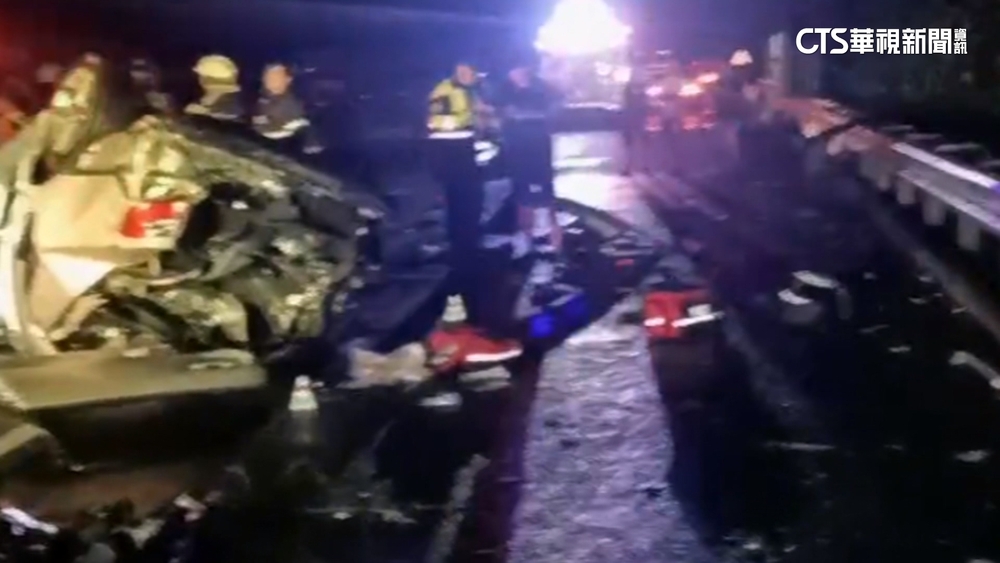 國道恐怖追撞3人拋飛亡　目擊者：2車疑競速釀禍