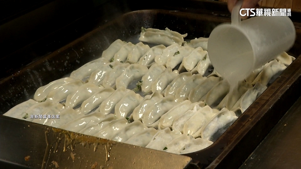 八方雲集分店遭爆「回收桶裝湯」　總部：終止加盟